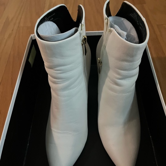 Elegant white leather boots - Picture 3 of 8